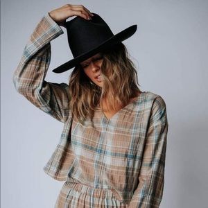 Clad & Cloth Ziggy Plaid Top Size M